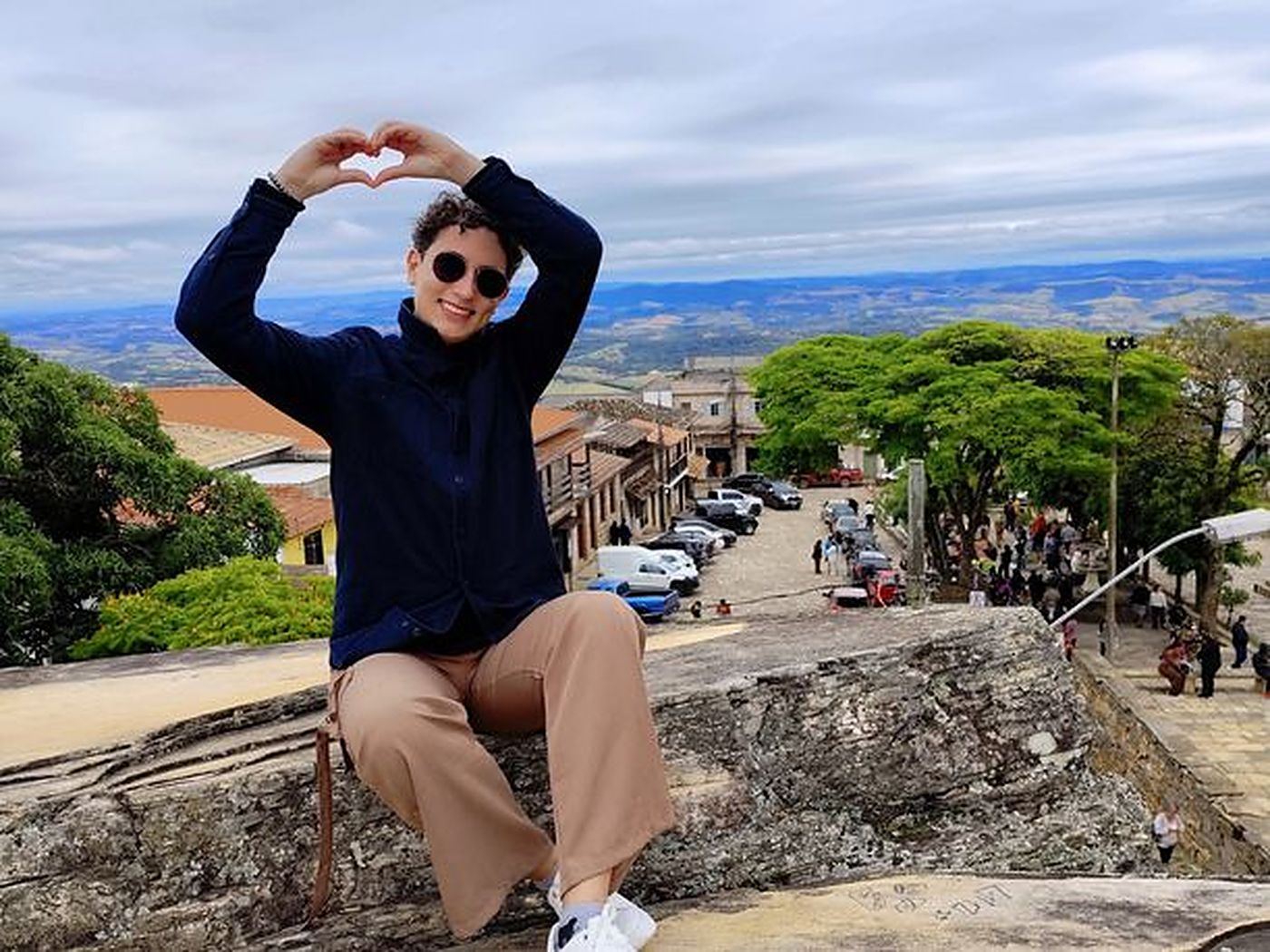O mirante e a cidade em São Thomé das Letras